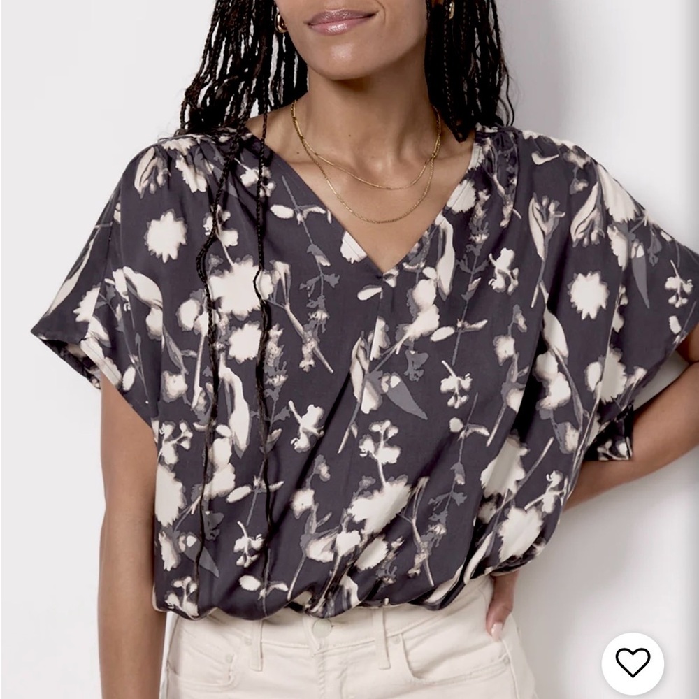 NWOT EVEREVE Phoebe Dolman Top